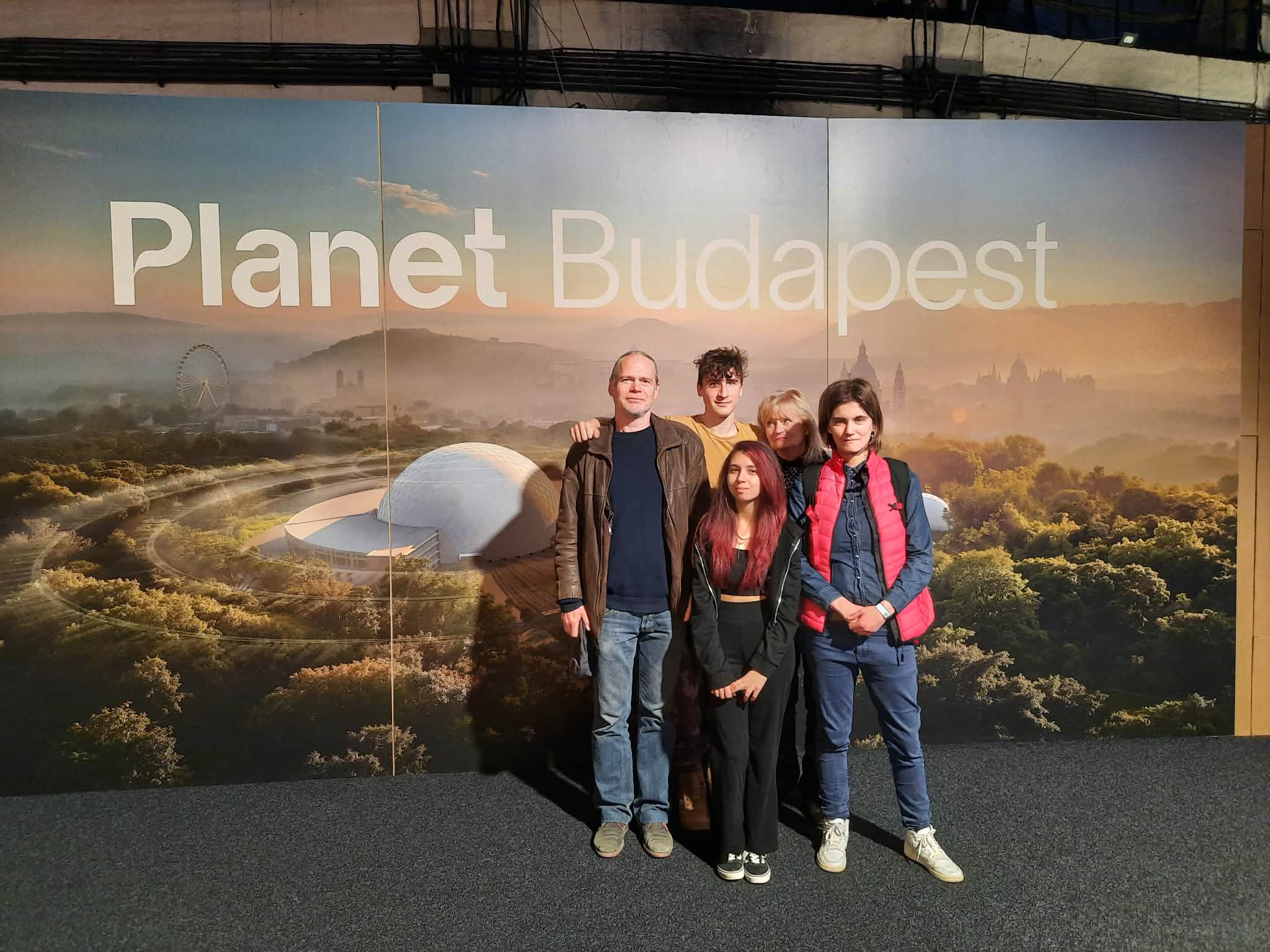 Állami gondozott diákokkal látogatták  meg a PLANET Budapest kiállítást